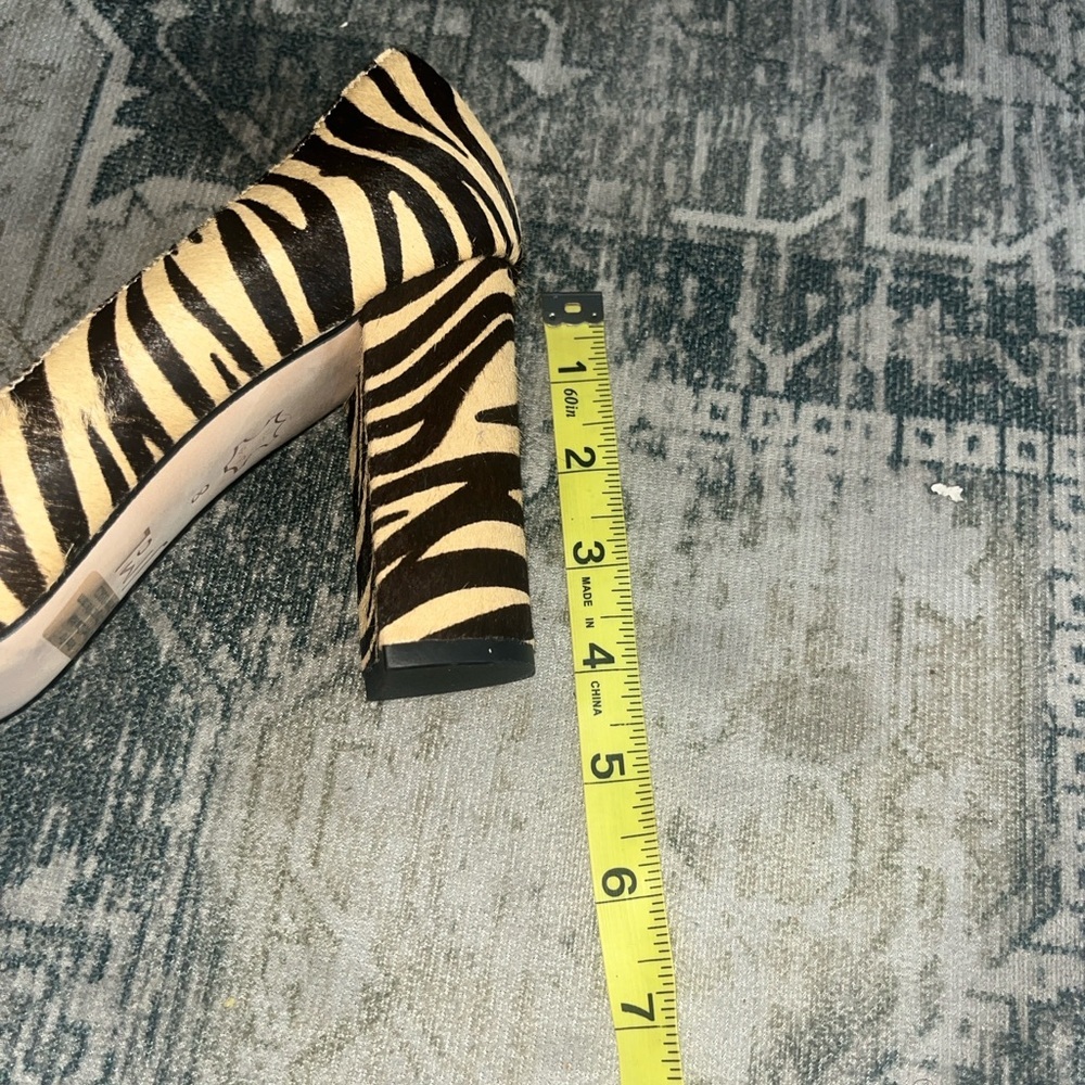 J McLaughlin Zebra print calf hair high heels size 8 - Picture 3 of 9